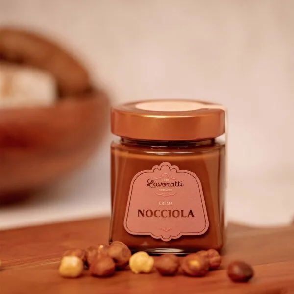 Crema spalmabile nocciola.