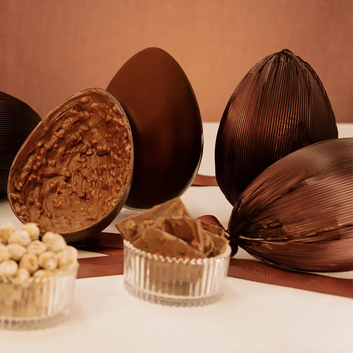 Uovo di Cioccolato al latte e Nocciole Pralinate - immagine 4