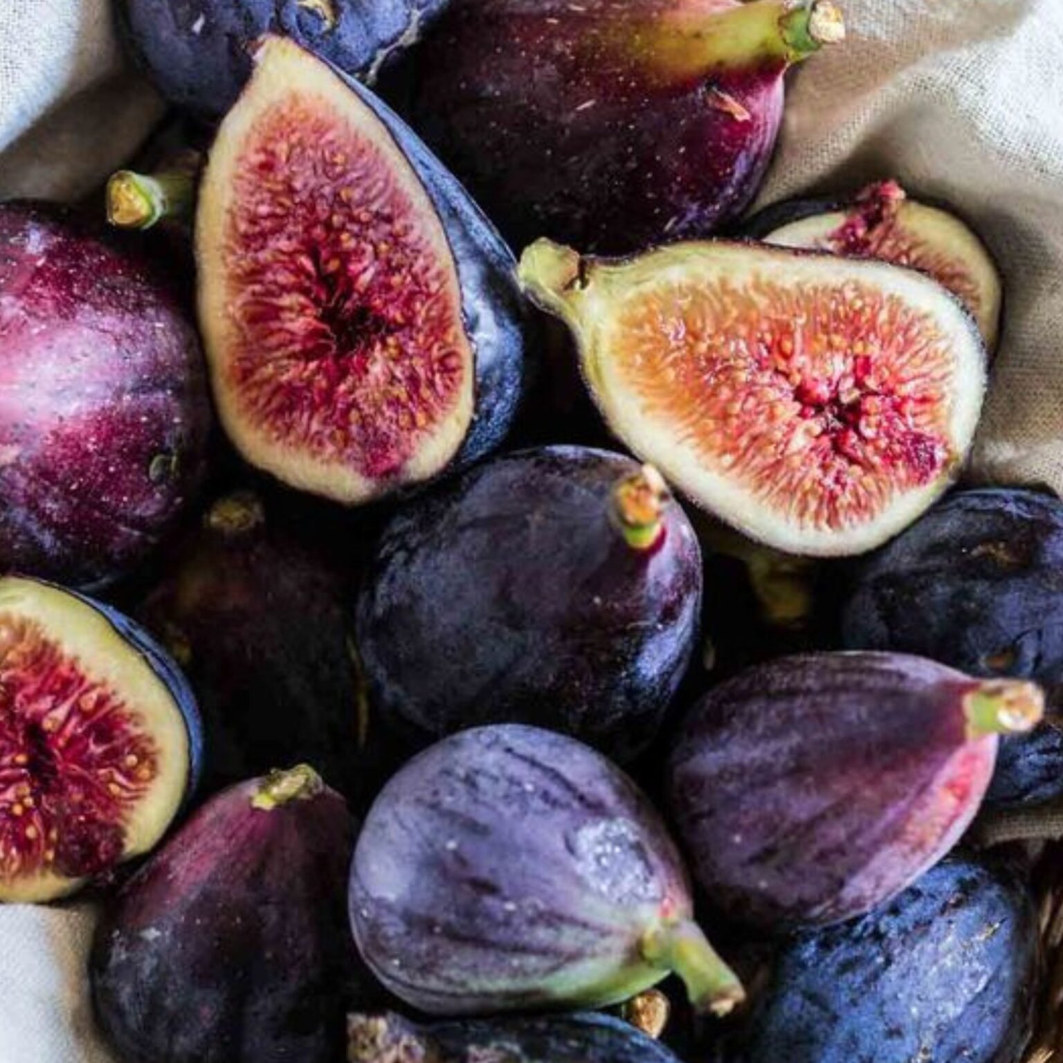 Figs covered in dark chocolate Lavoratti
