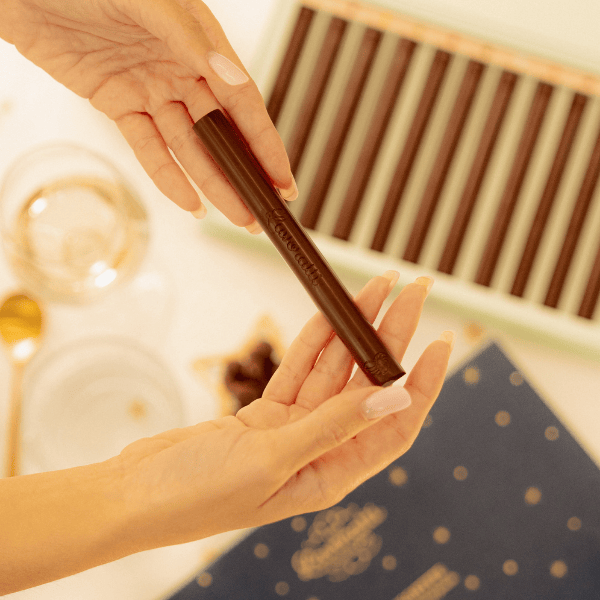 Dodici pregiate matite di cioccolato, un percorso di sapori che richiama i profumi e i colori delle feste Natalizie
