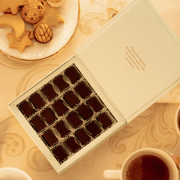 Una selezione di venti praline per accompagnare il tempo delle feste di Natale con eleganza e gusto